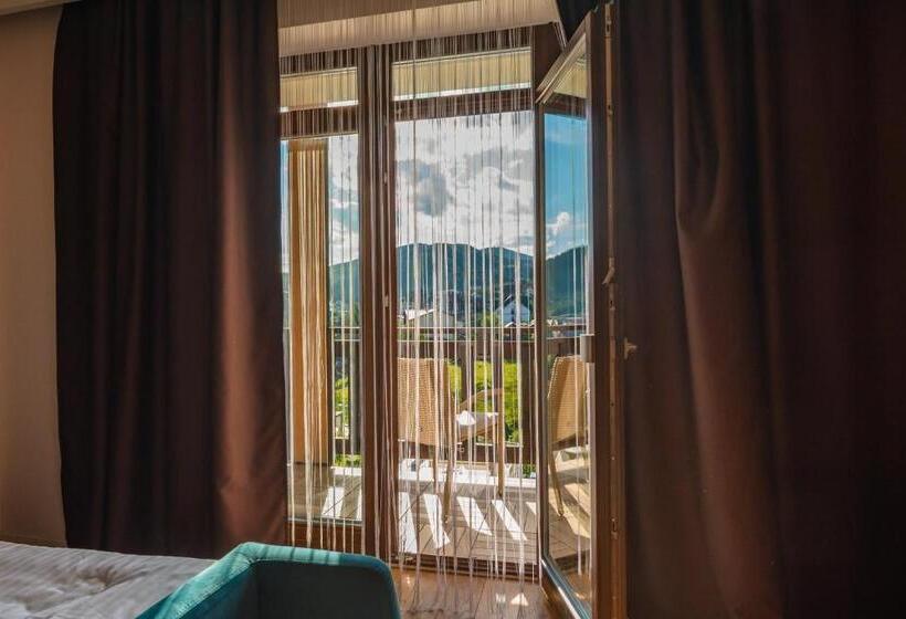 سوییت جونیور با بالکن, F&b Spa Resort