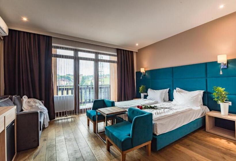 سوییت جونیور با بالکن, F&b Spa Resort