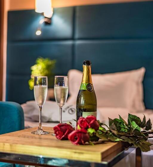 سوییت جونیور با بالکن, F&b Spa Resort