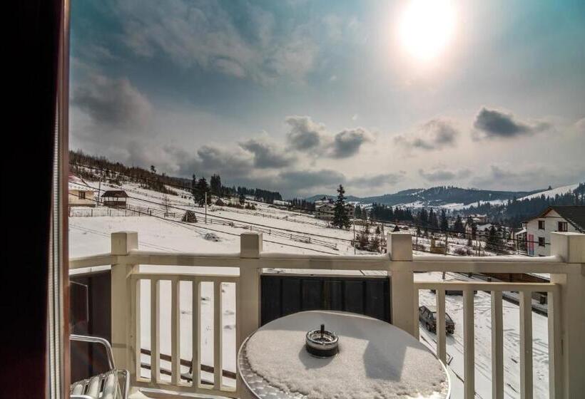 سوئیت با بالکن, F&b Spa Resort