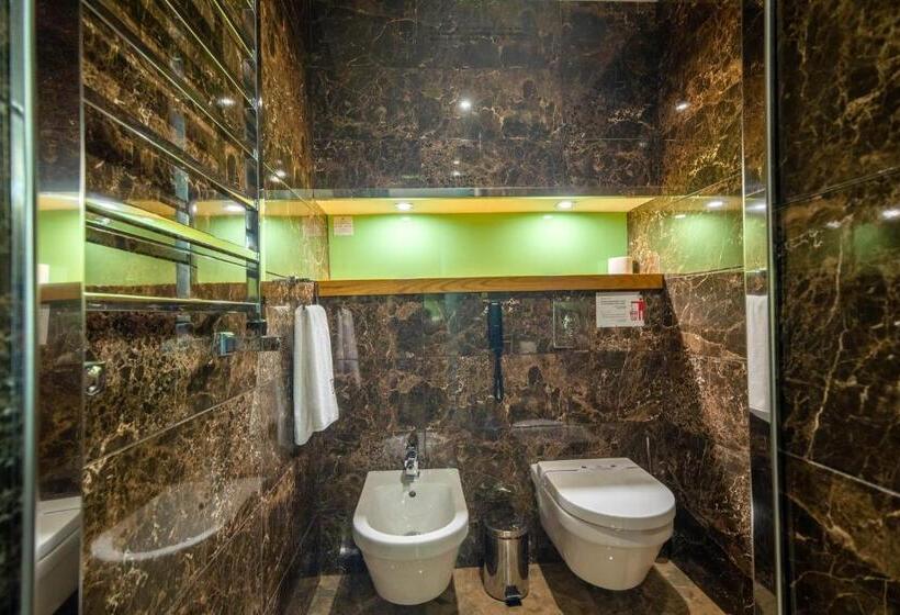 سوییت لوکس, F&b Spa Resort