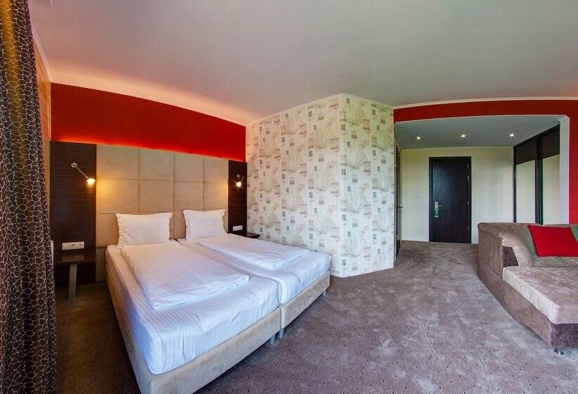 سوئیت با بالکن, F&b Spa Resort