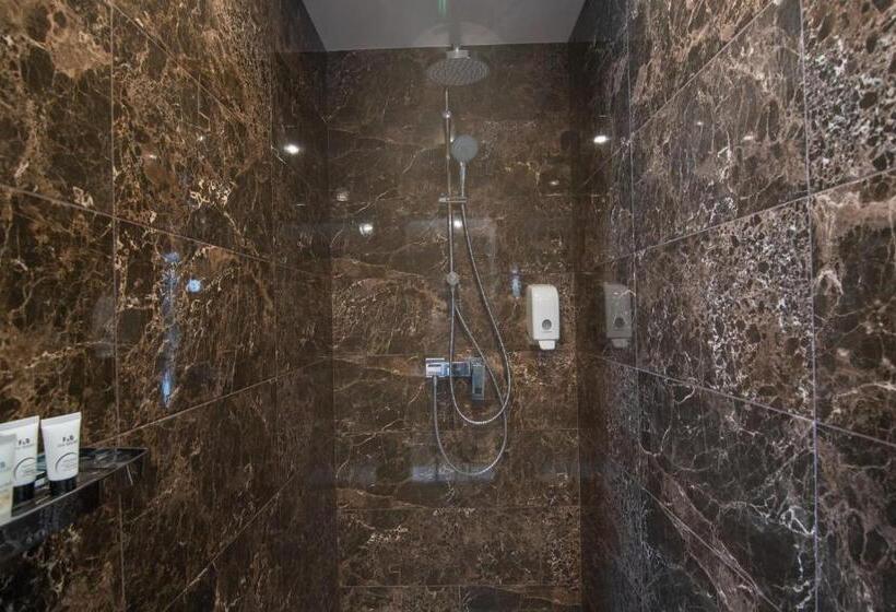 سوییت لوکس, F&b Spa Resort