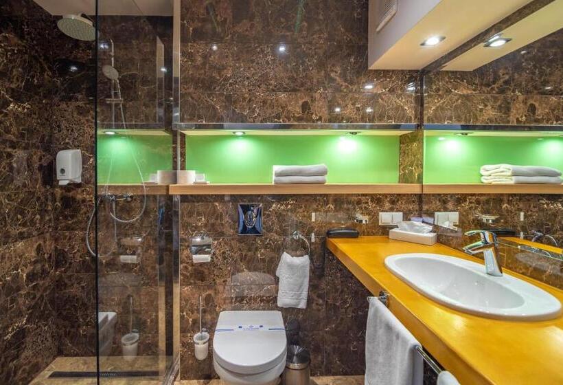 اتاق پنت هاوس, F&b Spa Resort