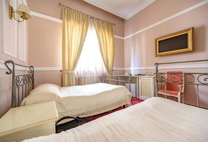 سوییت جونیور, Gostiniy Dvor