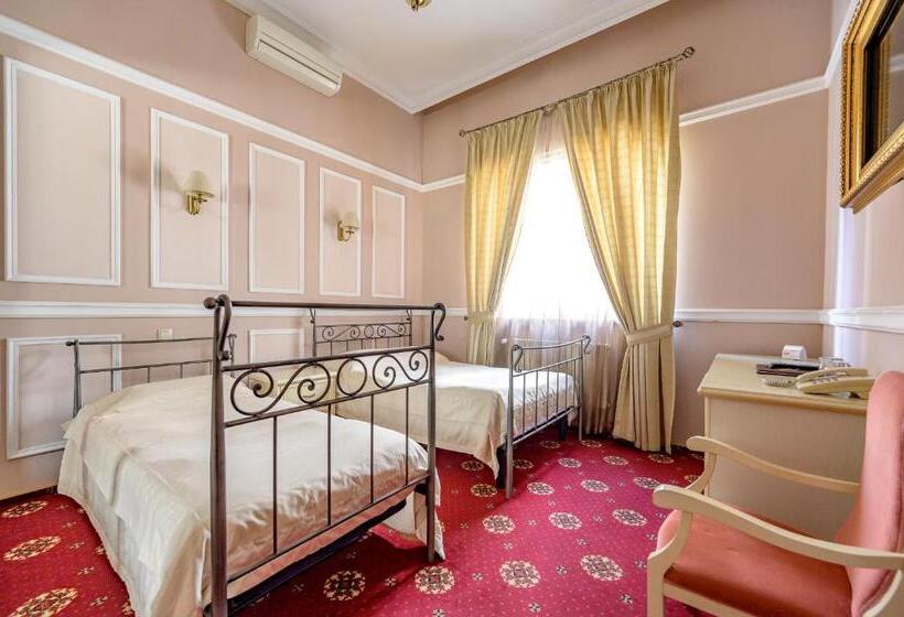 سوییت جونیور, Gostiniy Dvor