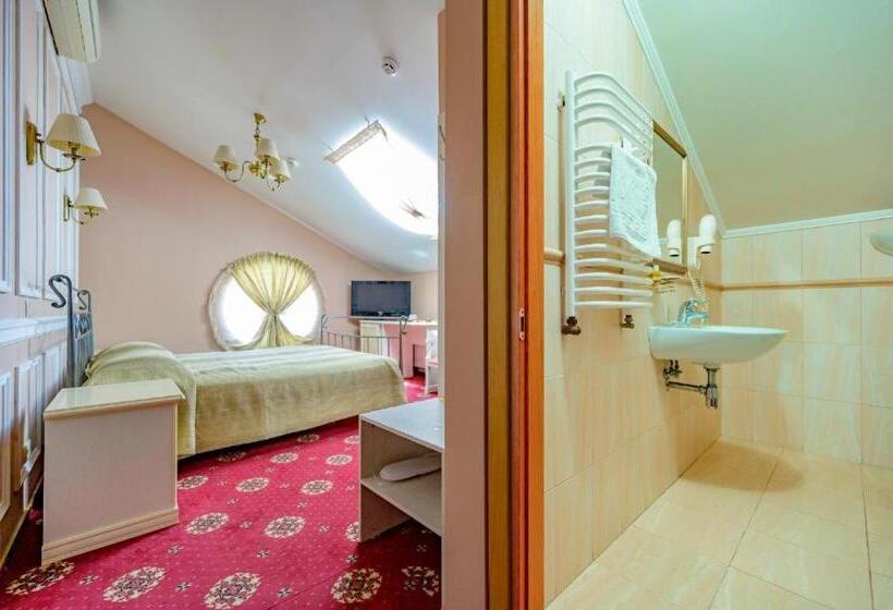 سوییت جونیور, Gostiniy Dvor