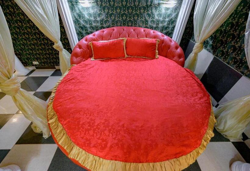 Deluxe Suite King Bed, Gostiniy Dvor