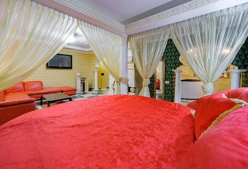 Deluxe Suite King Bed, Gostiniy Dvor