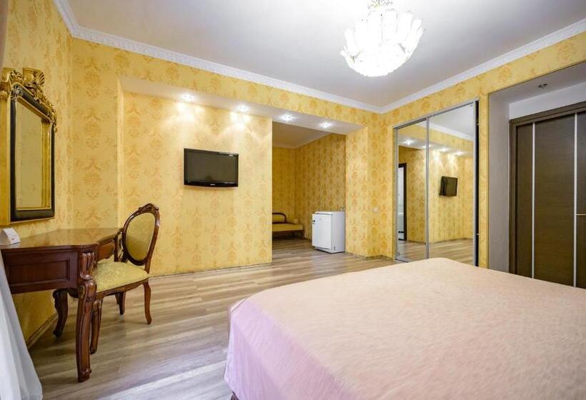 اتاق لوکس, Gostiniy Dvor