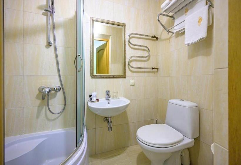 اتاق اکونومی, Gostiniy Dvor