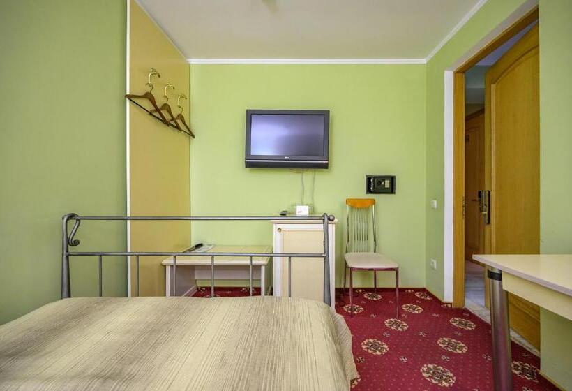 اتاق اکونومی, Gostiniy Dvor