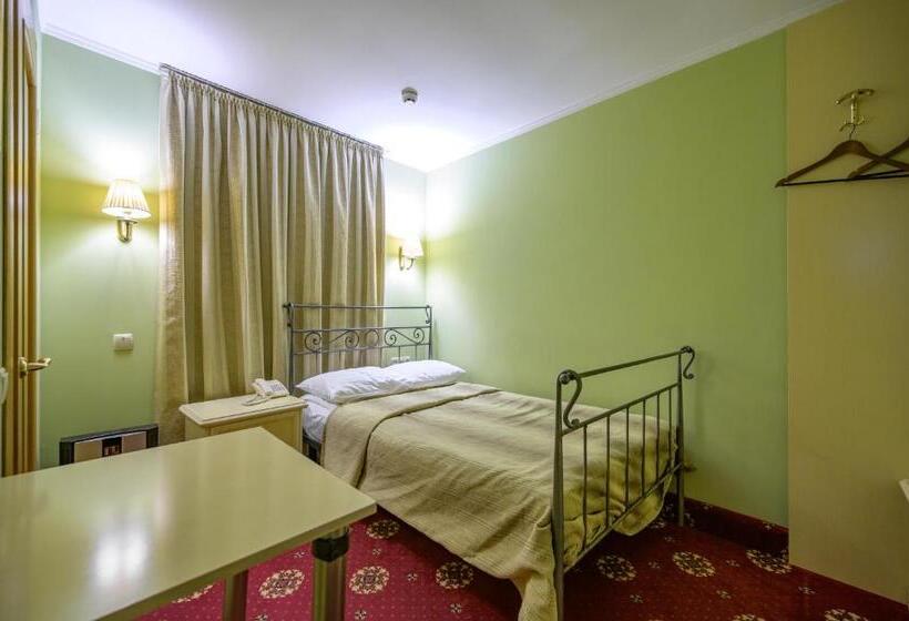 اتاق اکونومی, Gostiniy Dvor