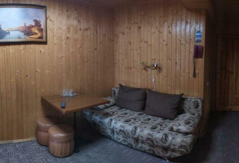 سوییت جونیور راحتی, Urochyshe Vyshnya