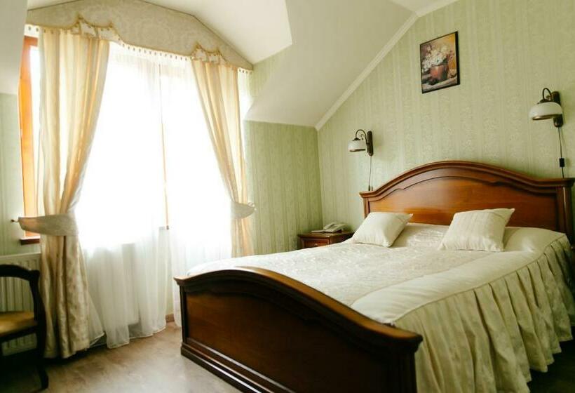 سوییت جونیور, Zolota Gora Hotel Rancho