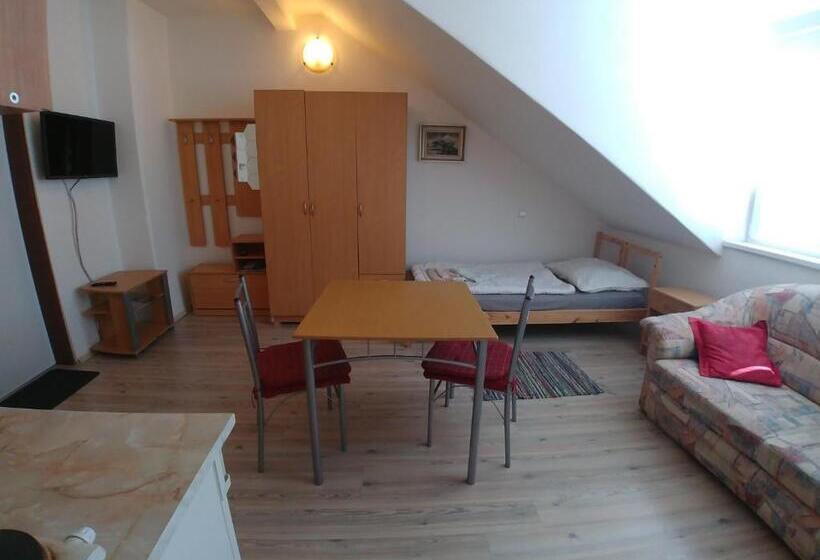 آپارتمان 1 خوابه, Kv Apartmans Varšavská