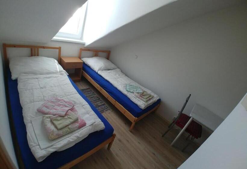 آپارتمان 1 خوابه, Kv Apartmans Varšavská