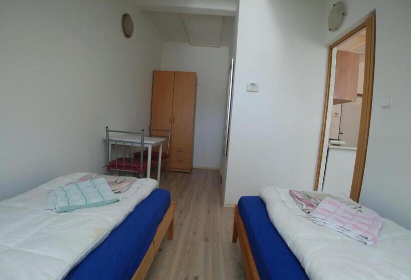 آپارتمان 1 خوابه, Kv Apartmans Varšavská