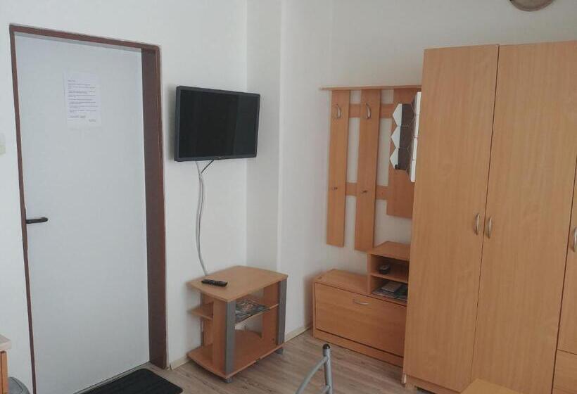 آپارتمان 1 خوابه, Kv Apartmans Varšavská