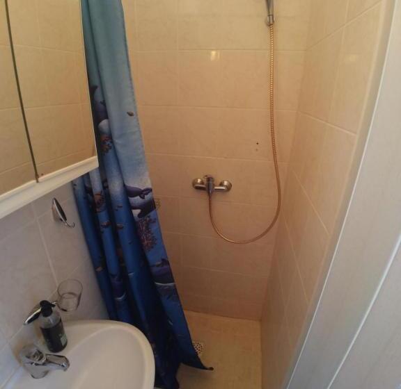 اتاق استاندارد سه نفره, Kv Apartmans Varšavská