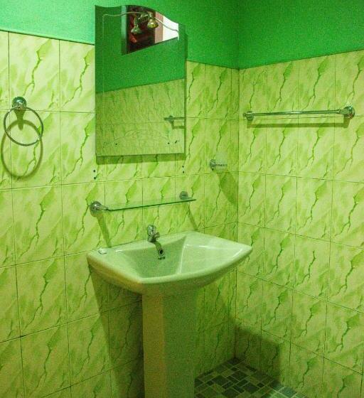 اتاق استاندارد با بالکن, Lake Edge Holiday Inn