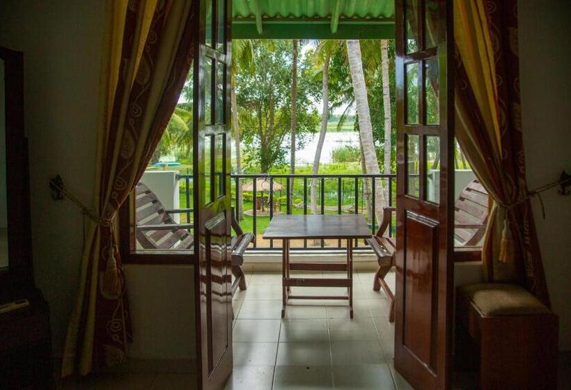اتاق استاندارد با بالکن, Lake Edge Holiday Inn