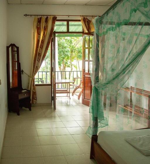اتاق استاندارد با بالکن, Lake Edge Holiday Inn