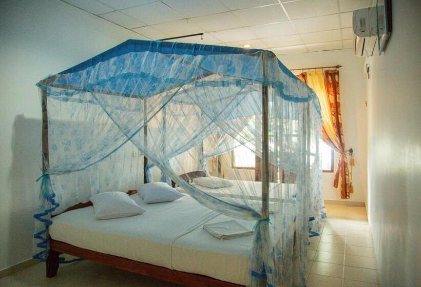اتاق خانوادگی, Lake Edge Holiday Inn