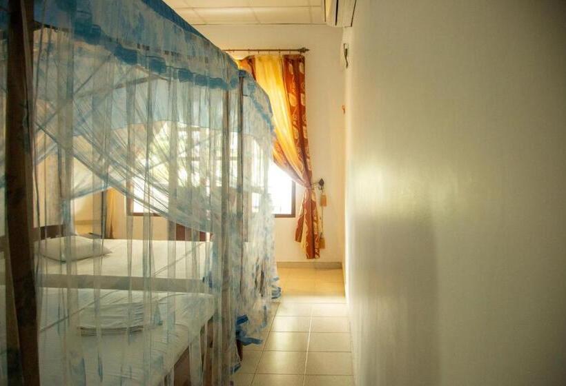 اتاق خانوادگی, Lake Edge Holiday Inn