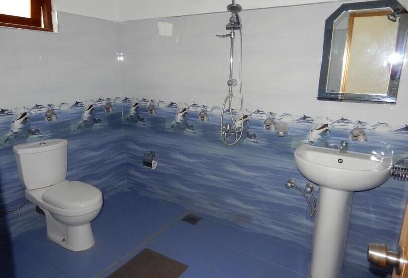 اتاق لوکس با بالکن, Lake Edge Holiday Inn