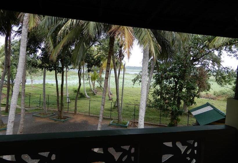 اتاق استاندارد با بالکن, Lake Edge Holiday Inn