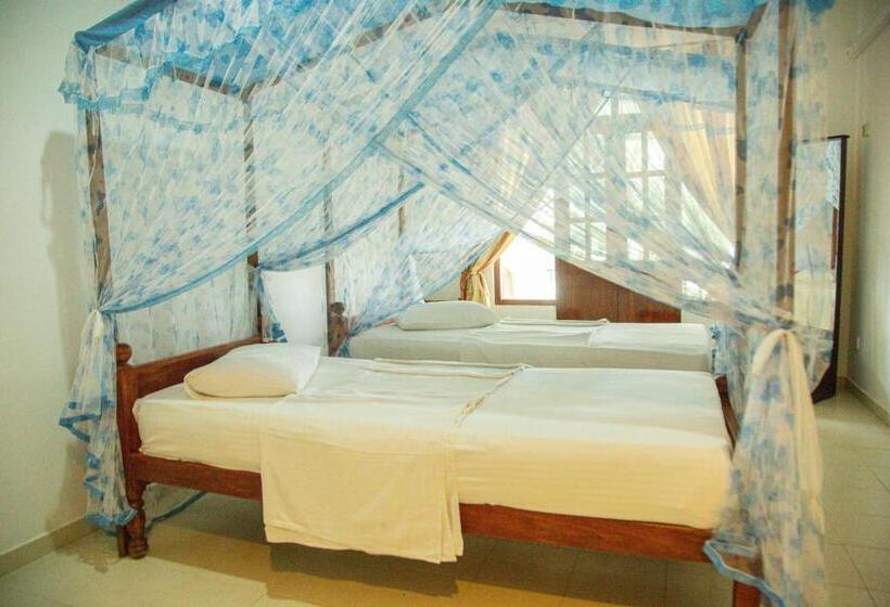 اتاق استاندارد با بالکن, Lake Edge Holiday Inn