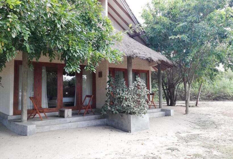 اتاق لوکس با چشم‌انداز دریا, Giman Free Beach Resort
