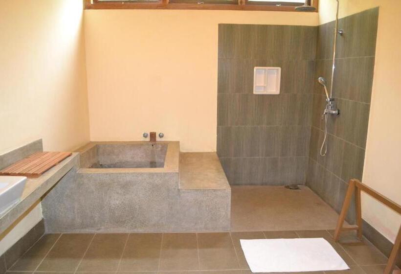 اتاق لوکس سه تخته, Giman Free Beach Resort