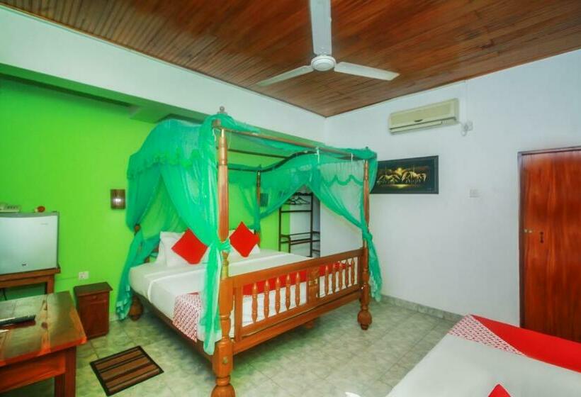اتاق لوکس سه تخته, Happy Night Holiday Inn