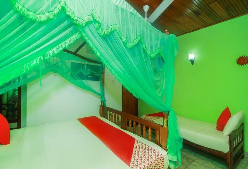 اتاق لوکس سه تخته, Happy Night Holiday Inn