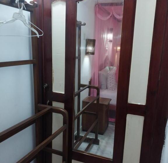اتاق استاندارد با بالکن, Happy Night Holiday Inn