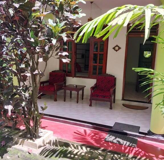 اتاق استاندارد با بالکن, Happy Night Holiday Inn