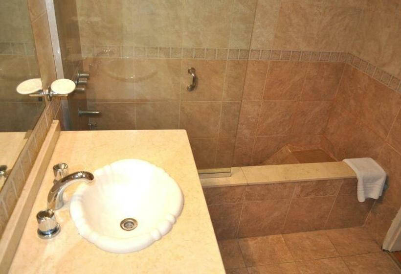 اتاق استاندارد سه نفره, La Fontana