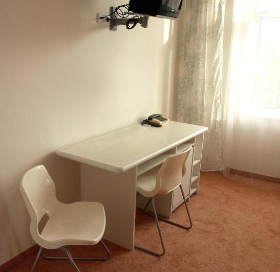 اتاق استاندارد, Saloon