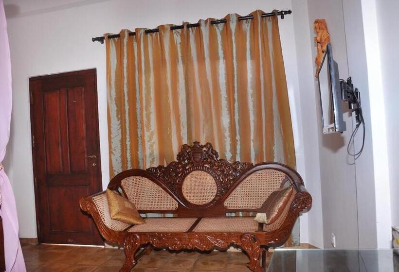 اتاق استاندارد با چشم‌انداز استخر, Solomon Beach