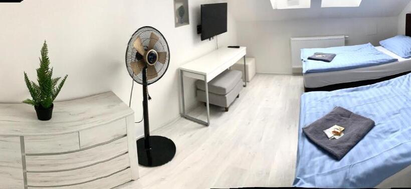 اتاق لوکس, Stará Pošta