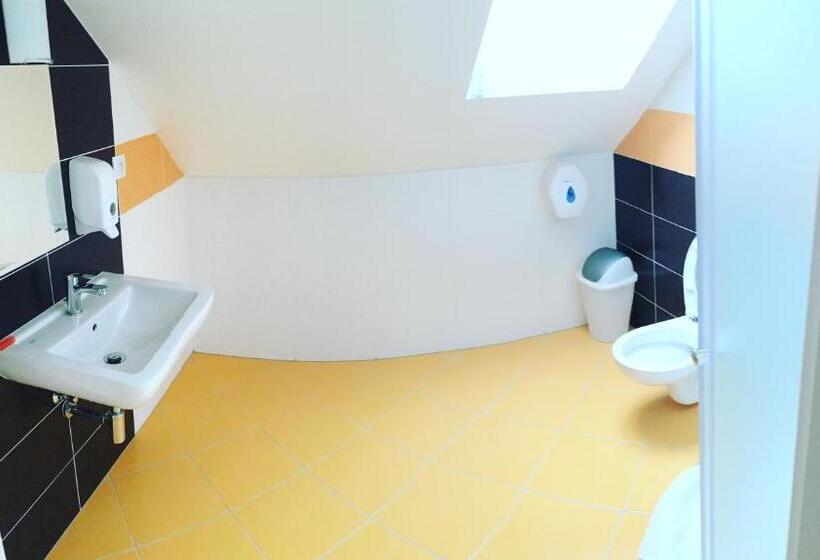 اتاق لوکس خانوادگی, Stará Pošta