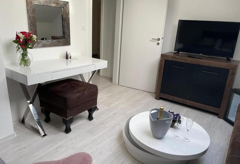 اتاق لوکس با تخت بزرگ, Stará Pošta
