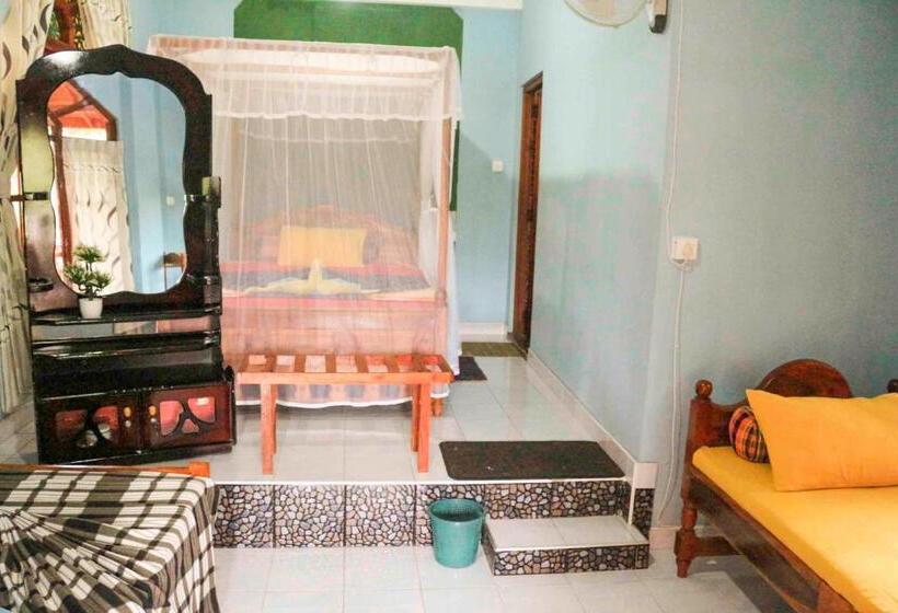 اتاق استاندارد سه تخته با بالکن, Tea Forest Lodge