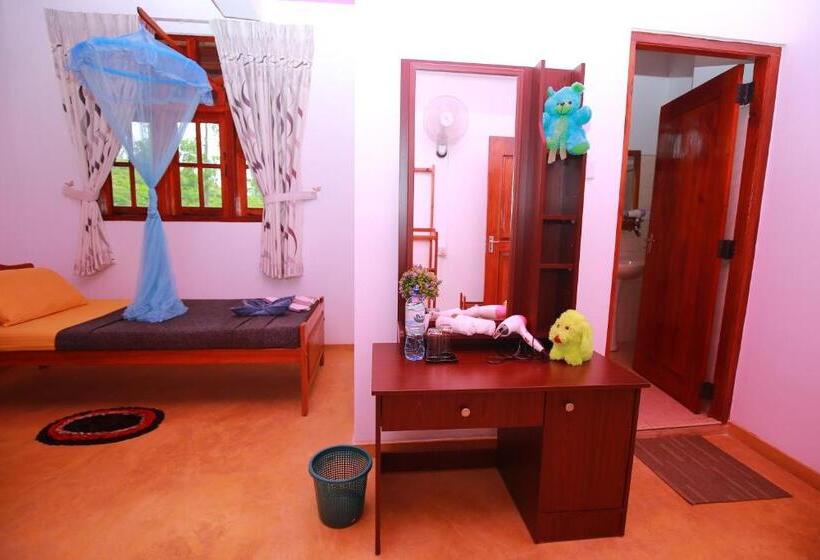 اتاق استاندارد سه تخته با بالکن, Tea Forest Lodge