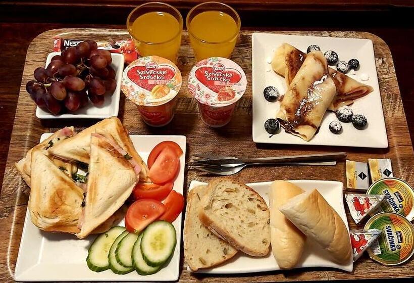 اتاق استاندارد چهار تخته, Vivaldi Apartments