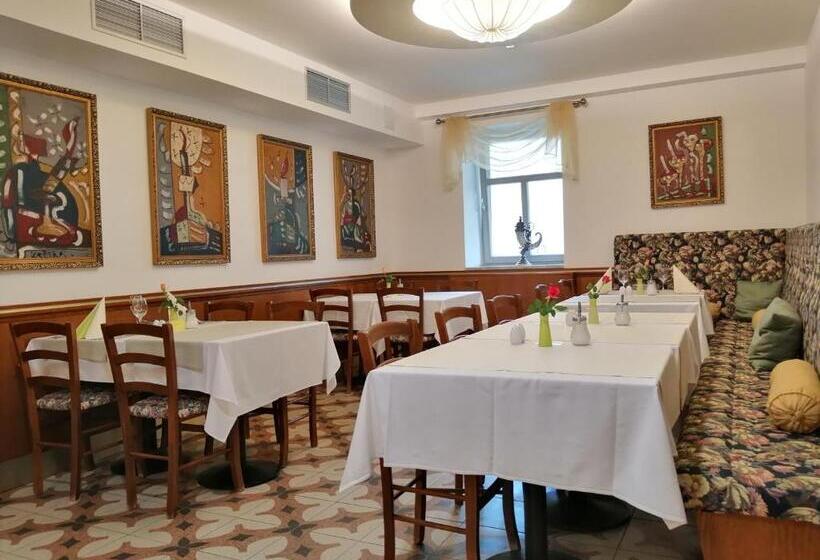 سوئیت با بالکن, Parkhotel Forest