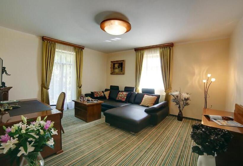 سوئیت با بالکن, Parkhotel Forest