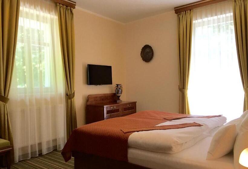 سوئیت با بالکن, Parkhotel Forest